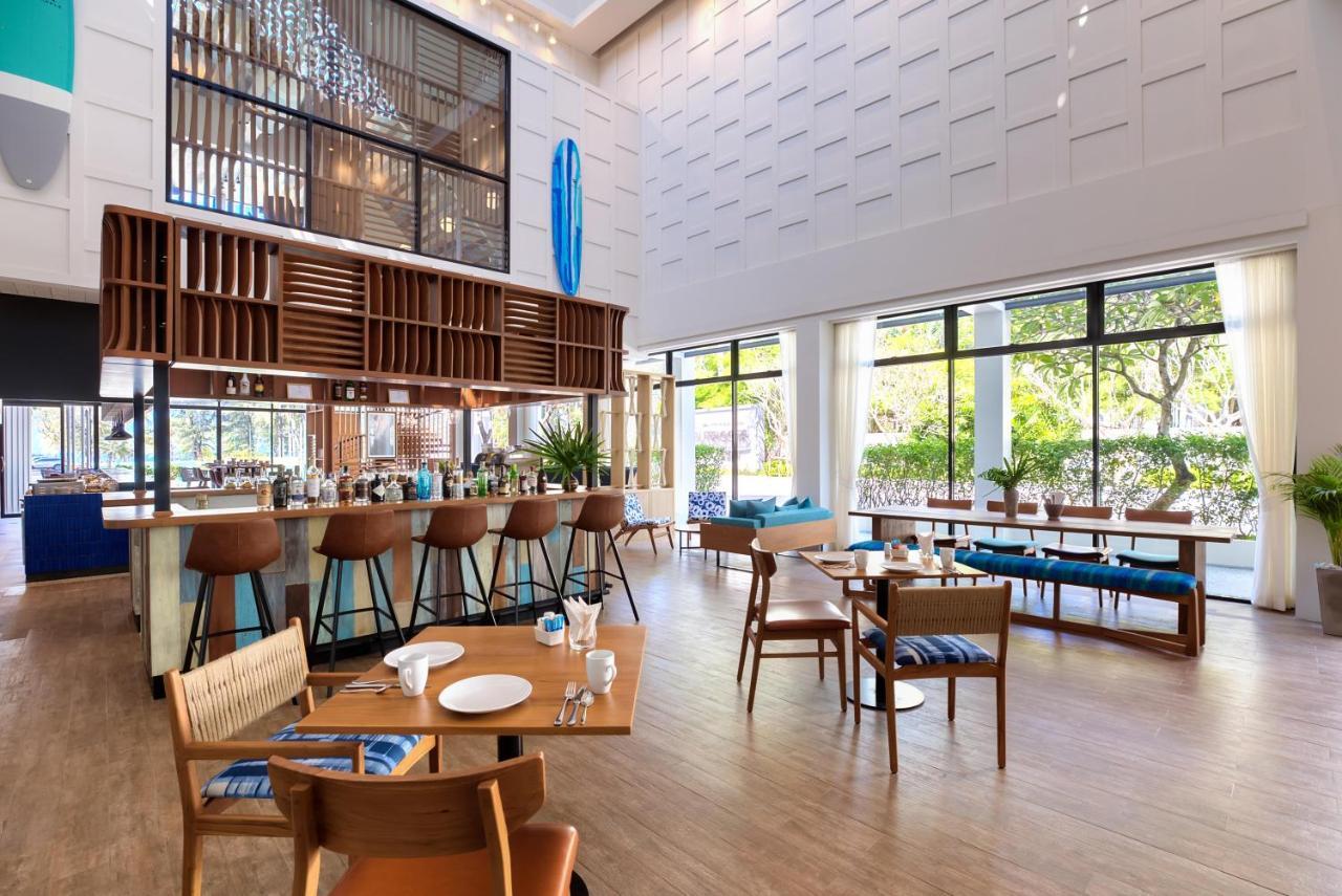 Outrigger Surin Beach Resort - Sha Extra Plus Eksteriør bilde The Beach