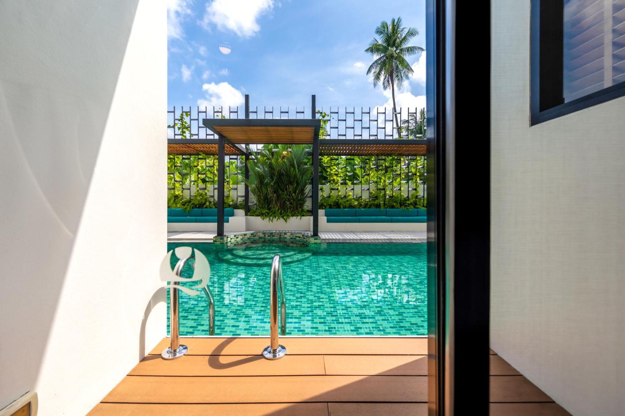 Outrigger Surin Beach Resort - Sha Extra Plus Rom bilde The swimming pool at the hotel